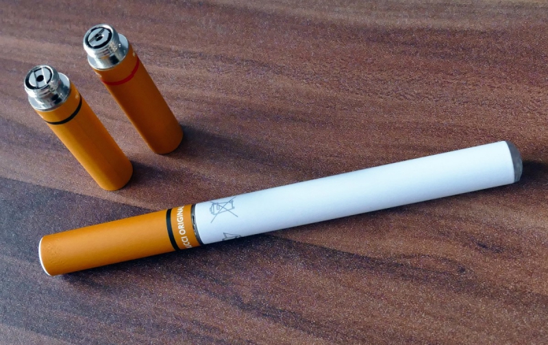 e-cigarette-TOUET SUR VAR-min_electronic_cigarette_e_cigarette_nicotine_vapor_vaporizer_smoke_tobacco-663282